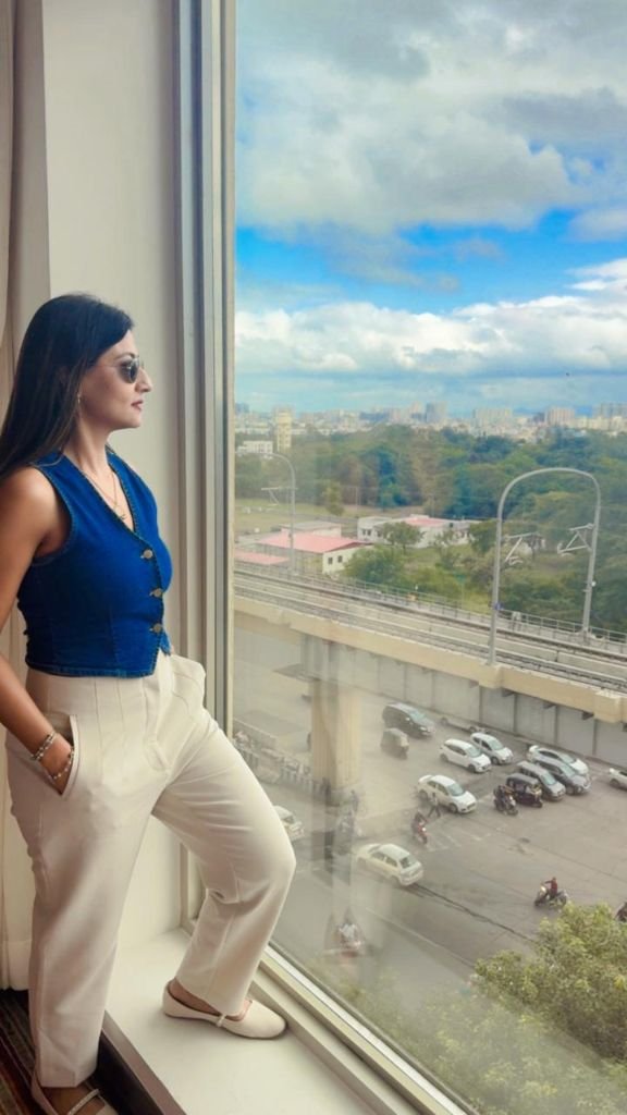 Editorial look — blue vest with city view